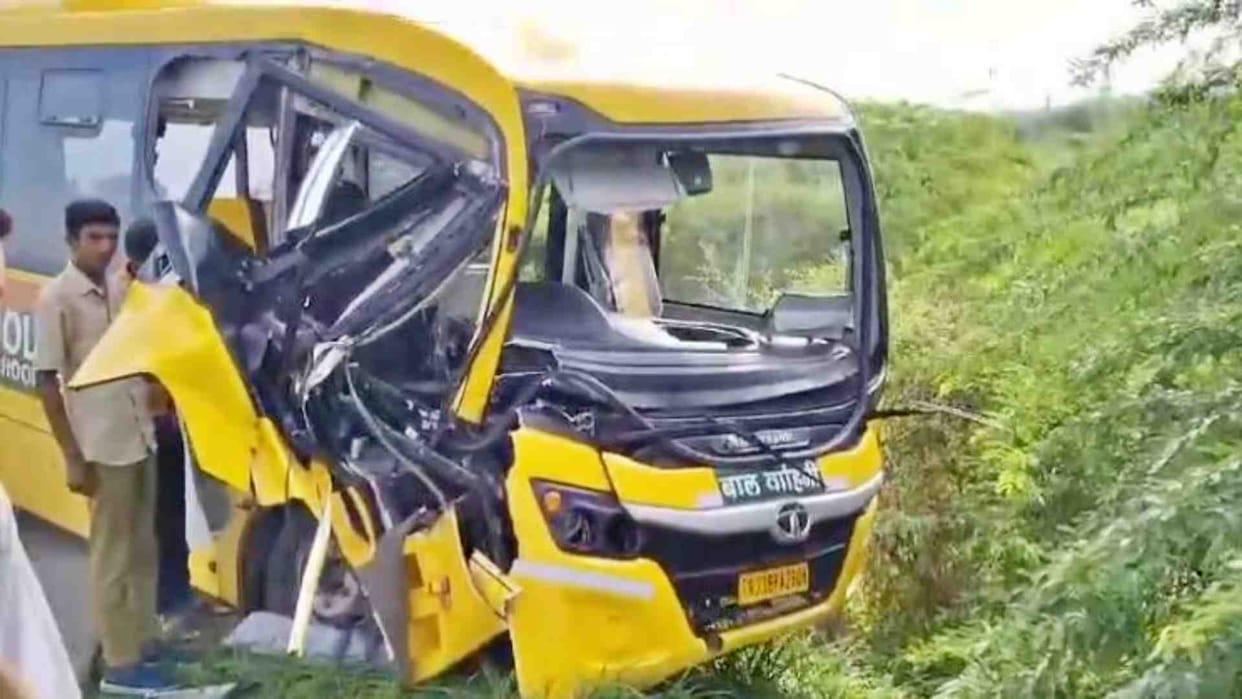 Sirohi News: Bus carrying children to school falls into a ditch, driver injured