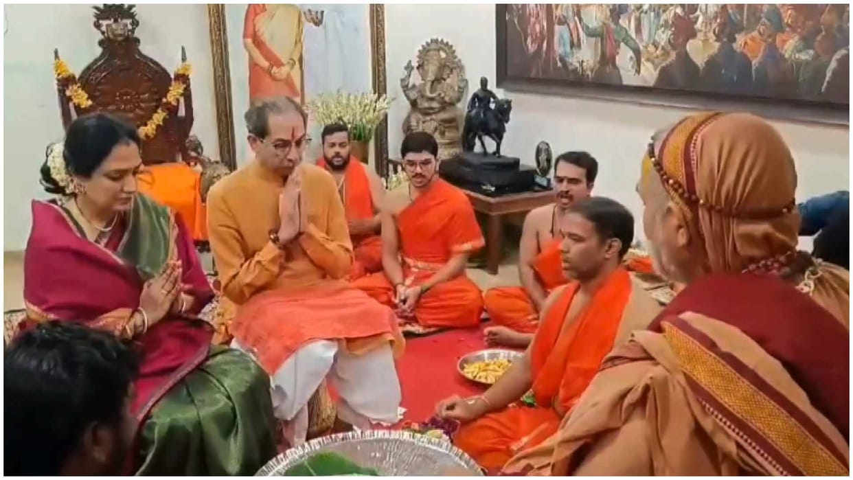 Uddhav Thackeray victim of betrayal: Swami Avimukteshwaranand Saraswati
