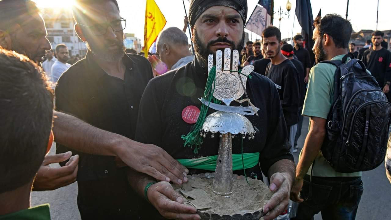jammu kashmir Muharram 2024 : Shia Muslim mourners took out the eighth Muharram procession in Srinagar