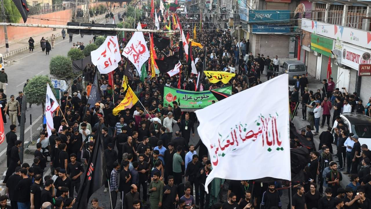 jammu kashmir Muharram 2024 : Shia Muslim mourners took out the eighth Muharram procession in Srinagar