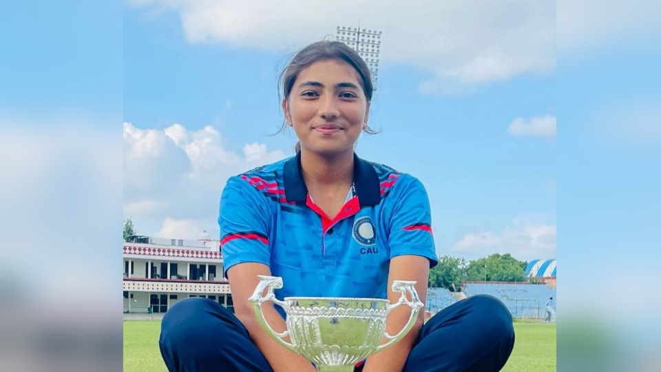 Dehradun News Uttarakhand Girl Raghavi Bisht Made place in Indian woman cricket Team