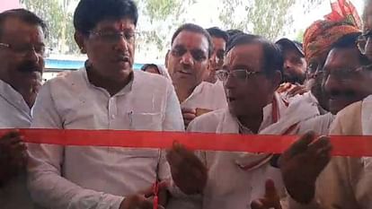 Dausa News: BJP हमारे खाते सीज नहीं करती तो कांग्रेस 240 सीटें जीतती, सांसद कार्यालय के उद्घाटन पर बोले मुरारी Dausa: If BJP had not seized accounts, we would have won 240 seats, Murari said at inauguration of MP office