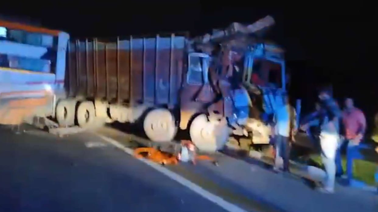 gujarat road accident on ahmedabad vadodra expressway in anand bus collided with truck