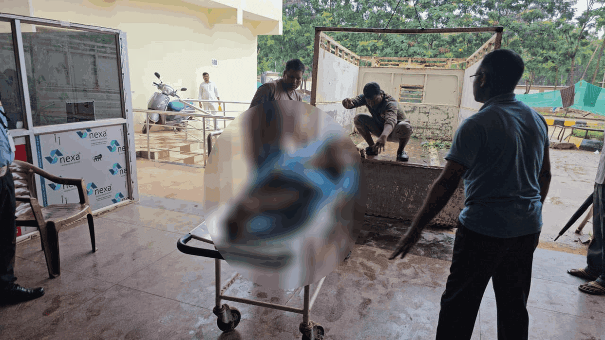 Jalalpure Jail guard was hit by an unknown vehicle