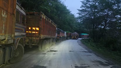 Highway jammed for 14 hours children not reach school employees missed duty in sonbhadra