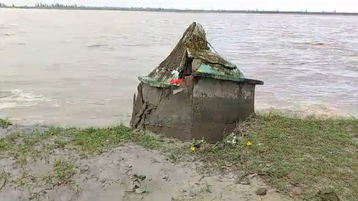 Devi Mandir submerged in the river due to erosion of Sharda river in Lakhimpur kheri