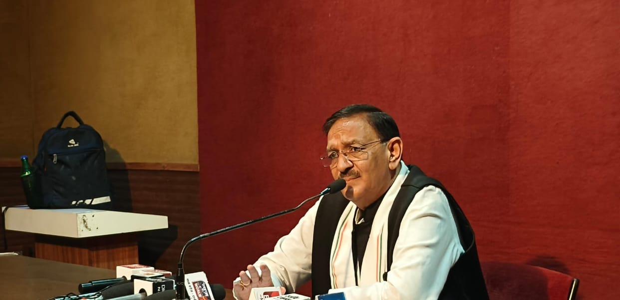 Indore: Former State President of Traders Congress alleged that Patwari is weakening the Congress.