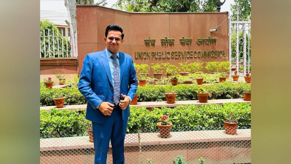Baldev became APF commissioner after passing UPSC exam and achieved 48th rank who belong to Mathura