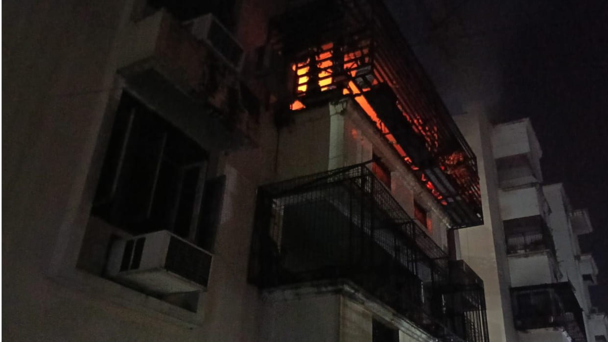 Fire broke out in flat number 207 of Hemant Apartment located in Dharamshala, Gorakhpur