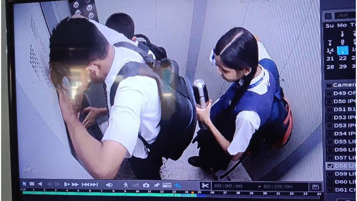 3 children were stuck in the lift of GDA's Lake View Apartment in Gorakhpur for 20 minutes