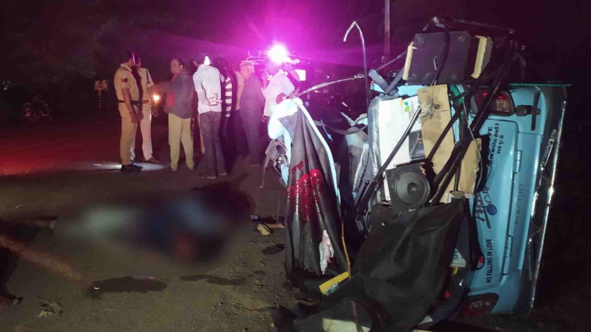 हादसे के बाद मौके पर पहुंची पुलिस।