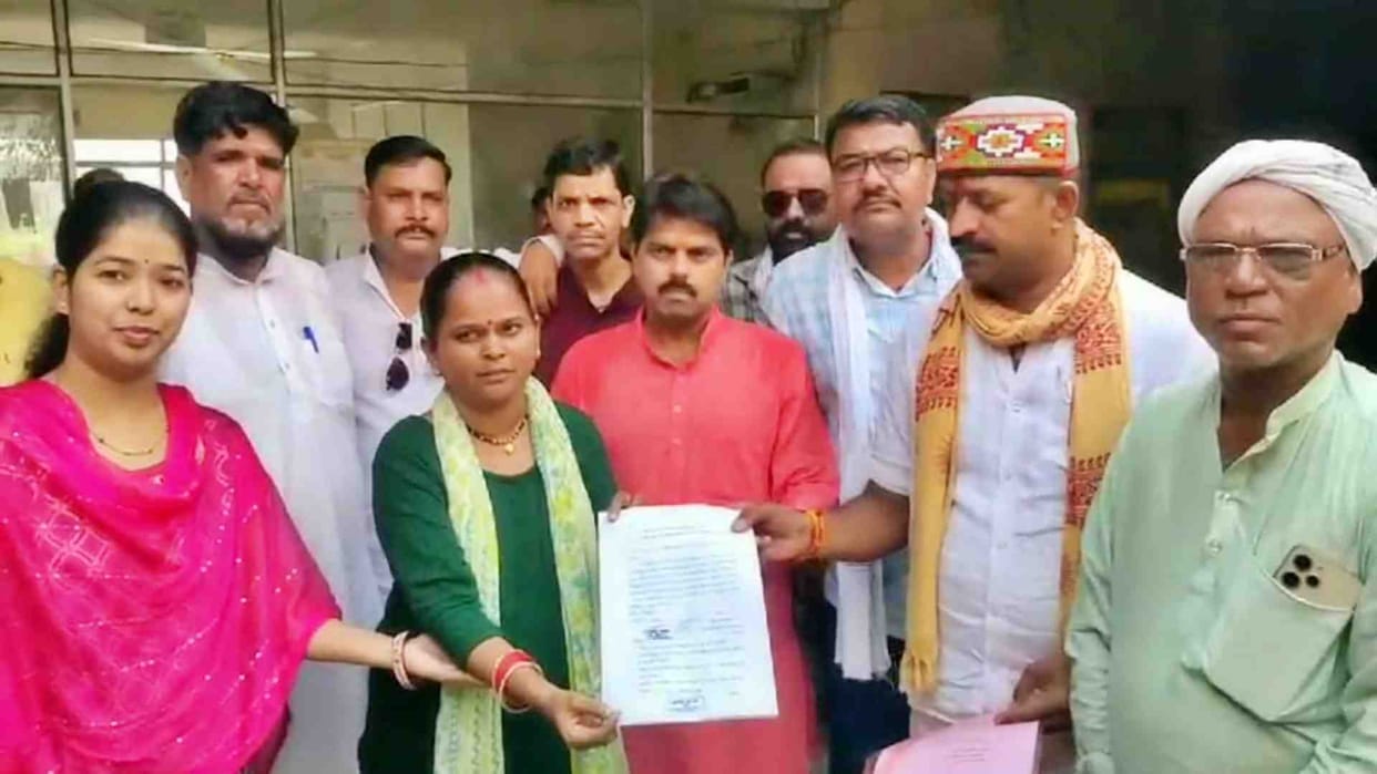 Tikamgarh News: Councilors shouted slogans and demanded the removal of CMO