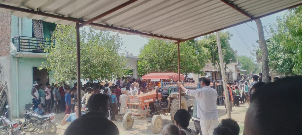 A tractor trampled a student in Gosauganj thana in Lucknow.