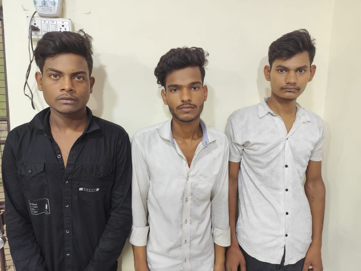 Lucknow: Three arrested for loot attempt in Tahkurganj.