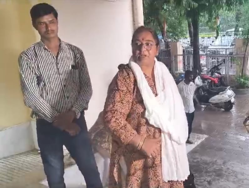 Uproar in Mahila Congress meeting, Madhu Sharma accuses national president, says you deserve to be beaten with