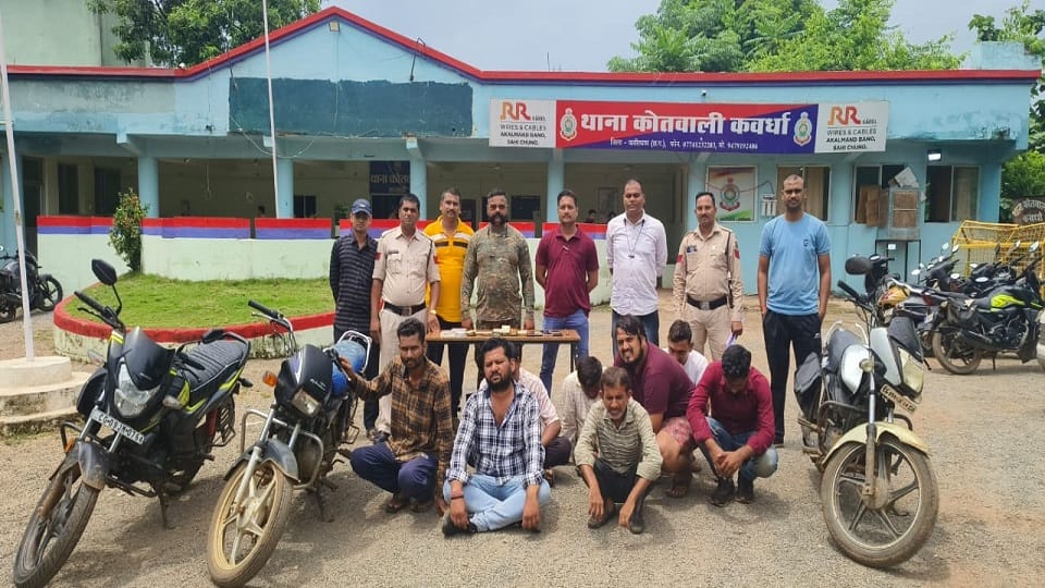 पुलिस की गिरफ्त में आरोपी
