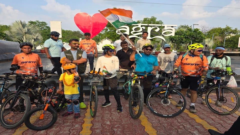 Mountaineer Nisha Kumari reached Agra will give environmental message by cycling from Vadodara to London
