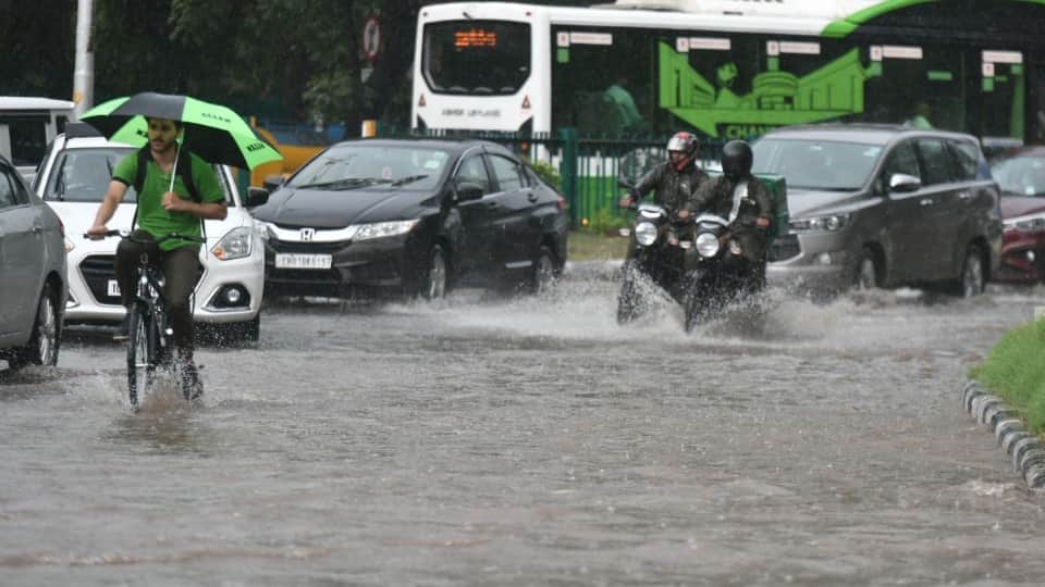 monsoon car driving tips safe driving during rainy season rain driving safety tips