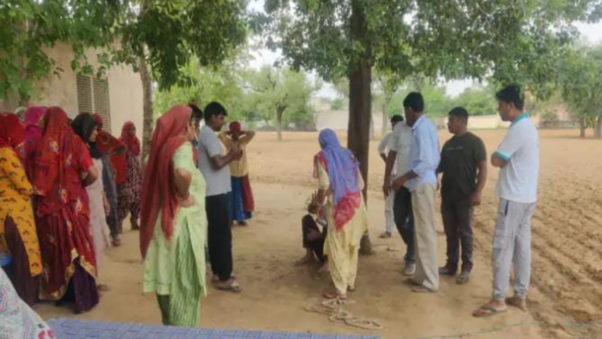 girl went to field... lover also reached there, family members beat the young man