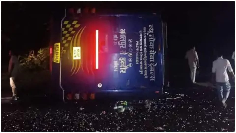 Sagar News: Bus overturns after colliding with truck on Sagar-Bhopal road two killed and 12 injured