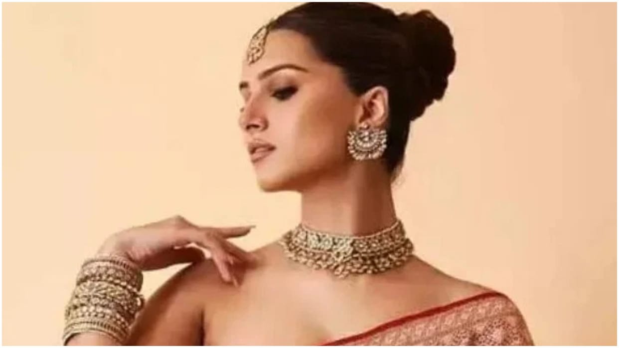 Tara Sutaria shares cryptic note to quash playing yash 2nd lover role in film toxic says all article are false