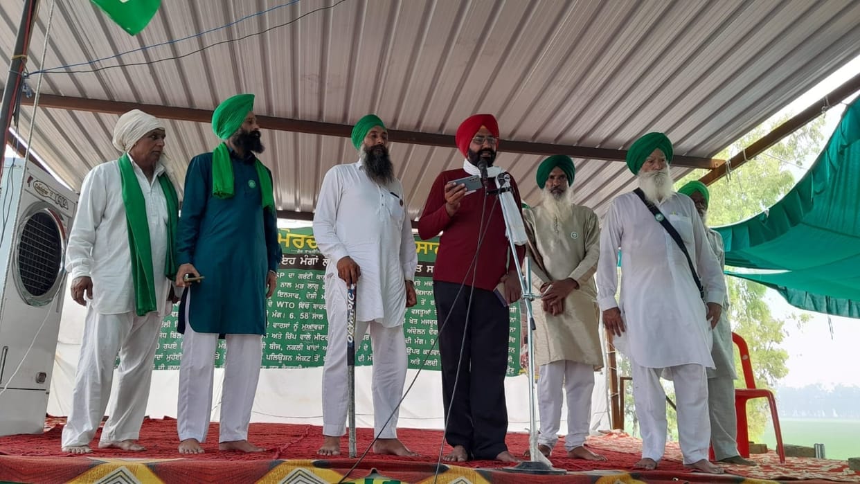 A group of one thousand farmers reached the Datasinghwala border in Haryana