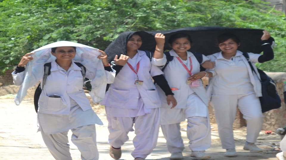 People became restless due to humid heat in Hathras