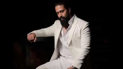 Toxic Film Actor Yash Spotted Mumbai With Wife Radhika Pandit And Children Click Pic With Fan