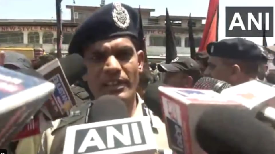 On DGP rr swain statement ADGP Vijay Kumar said Jammu Kashmir Police is non political and professional force