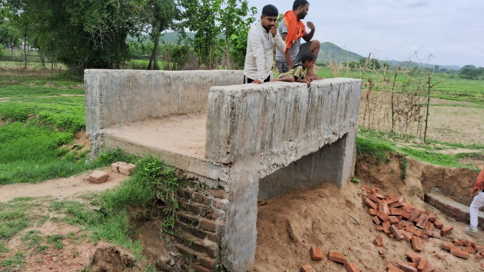 Bihar News: Corruption also came to light in culverts built for irrigation in Gaya, MP Abhay Kushwaha