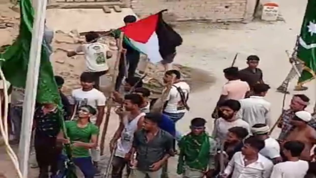 Bihar News: Palestinian flag was waved in Muharram procession in Motihari, police detained youth
