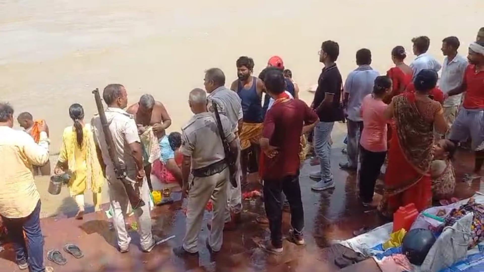 Bihar News:पटना में गंगा स्नान करने के दौरान दो लड़कियां डूबीं, परिजनों