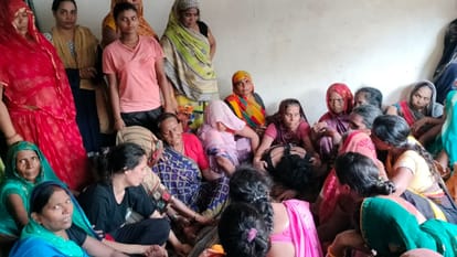 Three people hanged themselves in Mirzapur police took the bodies in custody
