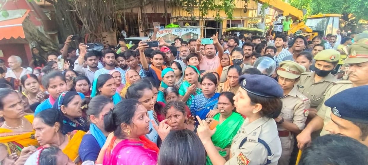 Murder charge in case of woman death after falling from roof of an apartment in Varanasi