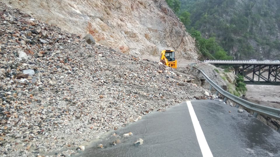 Champawat-Tanakpur NH closed due to debris