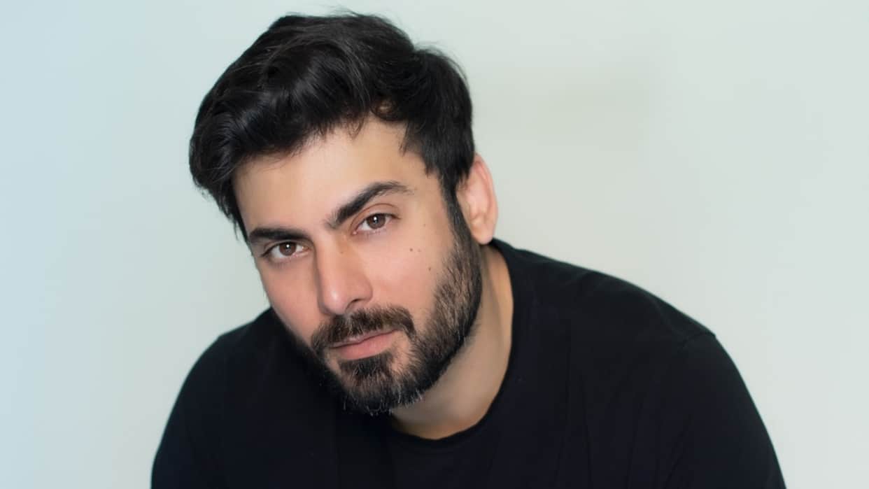 Pakistani Actor arsalan naseer mocks on fawad khan for getting ban accounts in india