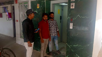 mechanic who went to repair the faulty lift of Lake View Apartment in Gorakhpur's Planetarium was suspended