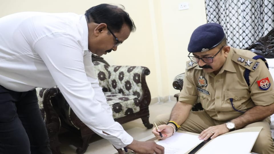IPS Transfer Hapur SP and ASP were transferred due to hospital dispute
