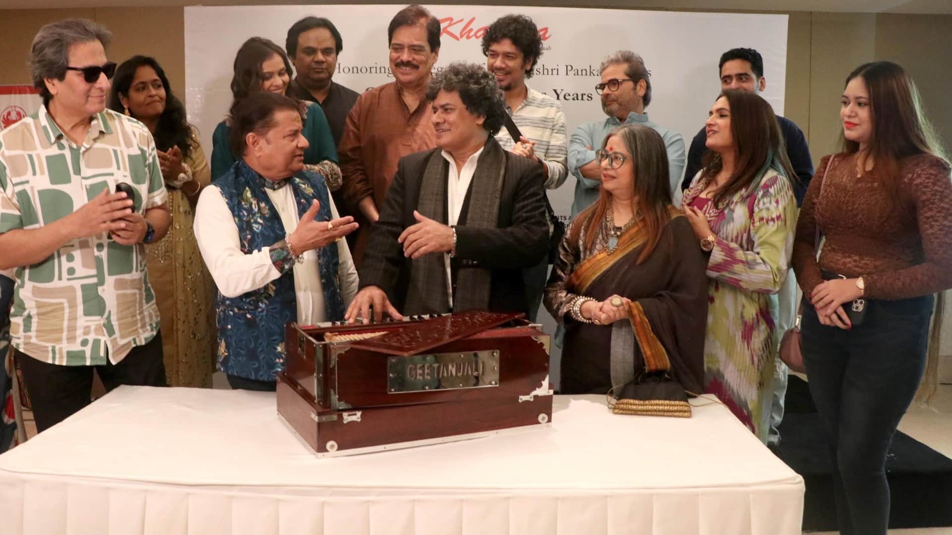 Khazana the festival of ghazals ANUP JALOTA TALAT AZIZ HARIHARAN got emotional remembering pankaj udhas
