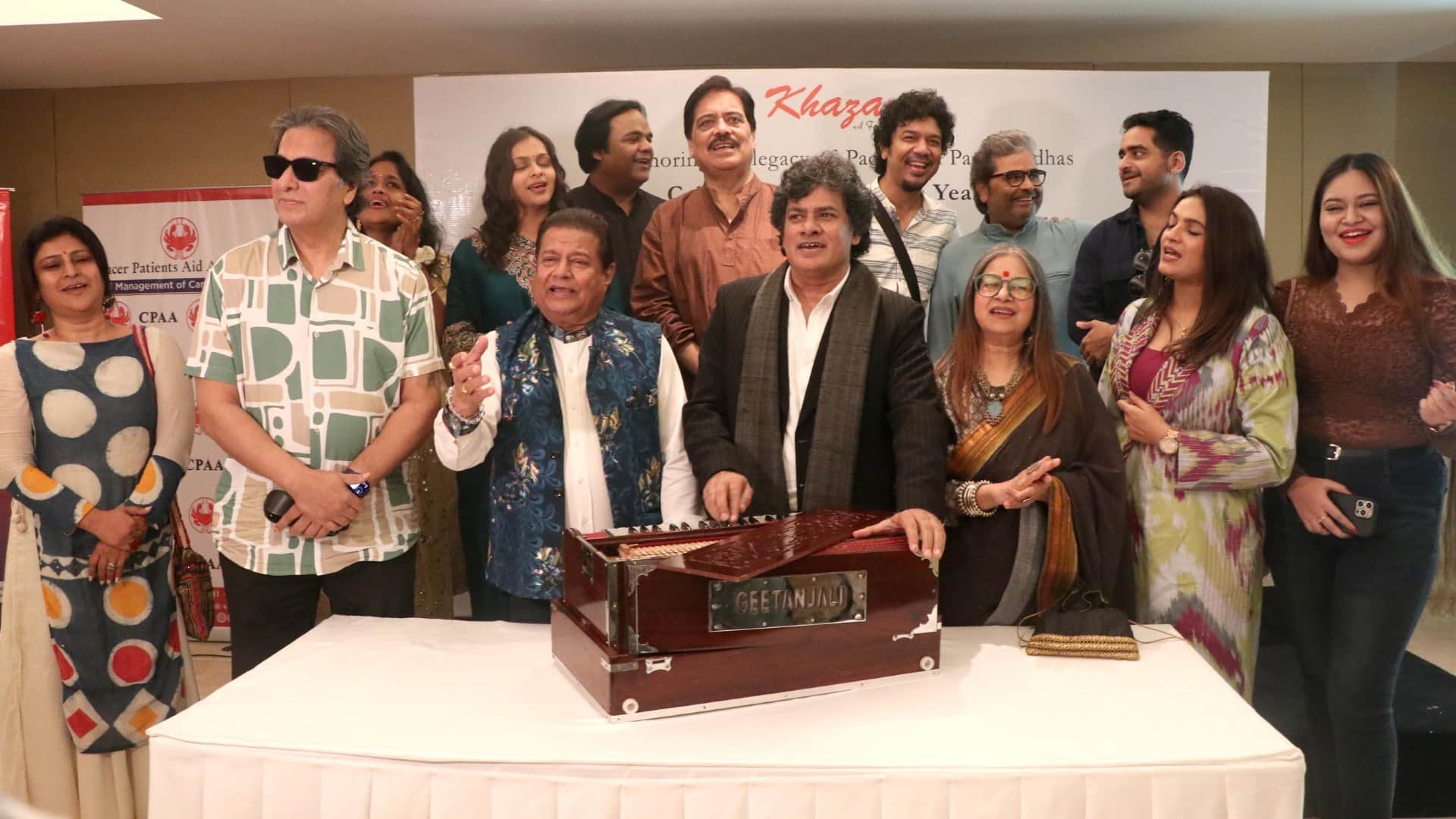 Khazana the festival of ghazals ANUP JALOTA TALAT AZIZ HARIHARAN got emotional remembering pankaj udhas