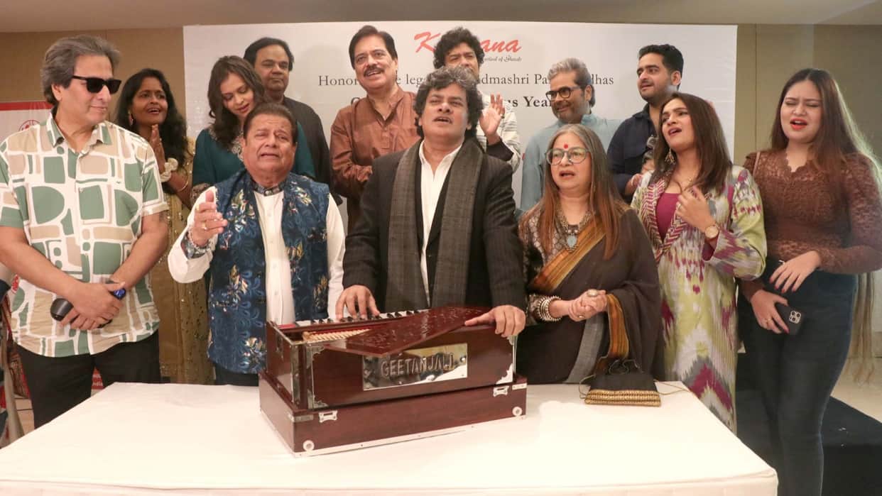 Khazana the festival of ghazals ANUP JALOTA TALAT AZIZ HARIHARAN got emotional remembering pankaj udhas