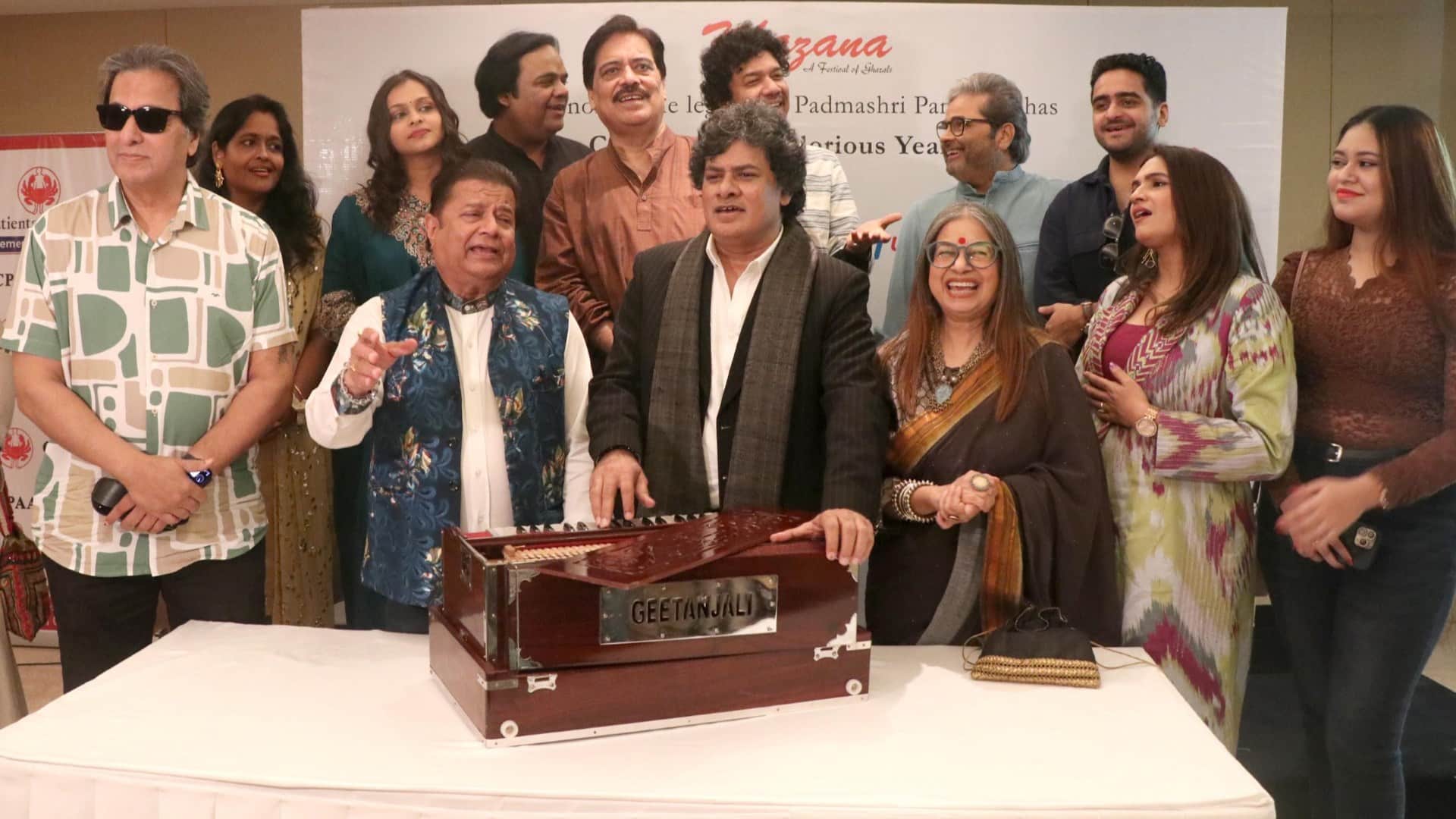 Khazana the festival of ghazals ANUP JALOTA TALAT AZIZ HARIHARAN got emotional remembering pankaj udhas