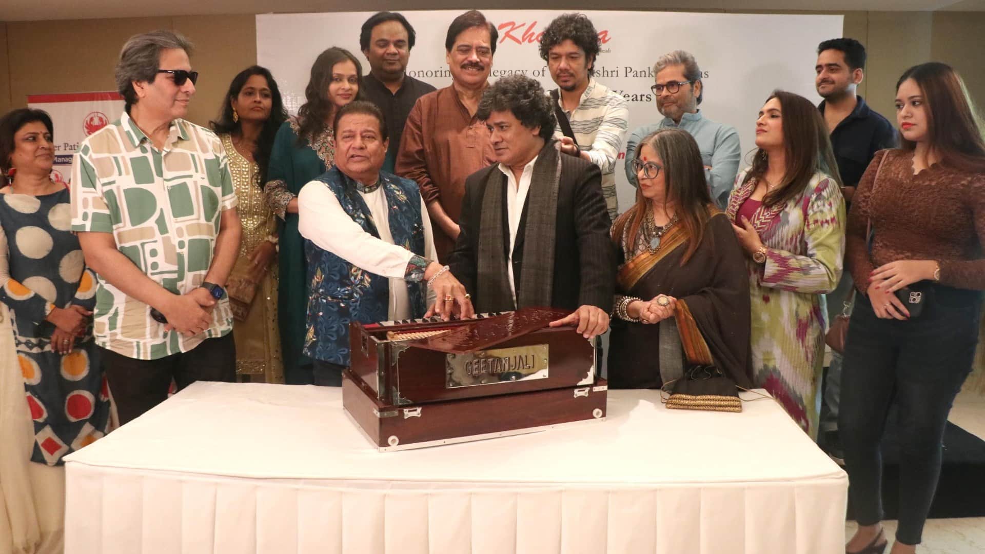 Khazana the festival of ghazals ANUP JALOTA TALAT AZIZ HARIHARAN got emotional remembering pankaj udhas