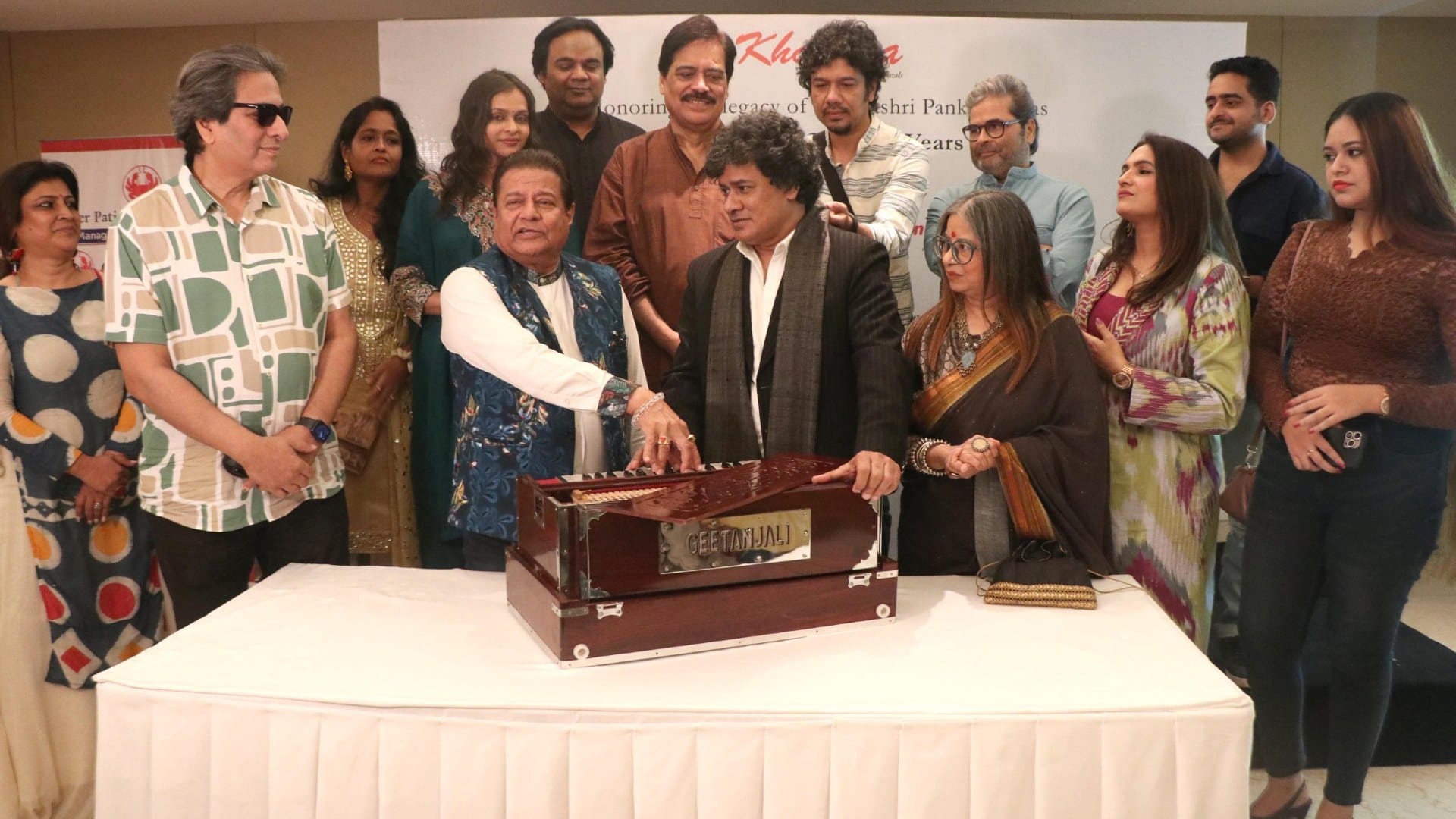 Khazana the festival of ghazals ANUP JALOTA TALAT AZIZ HARIHARAN got emotional remembering pankaj udhas