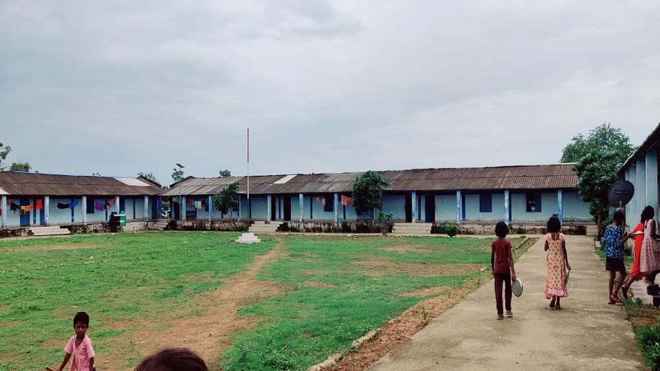 500 children of Pota Cabin are quenching their thirst with red water in Tarlaguda in Bijapur