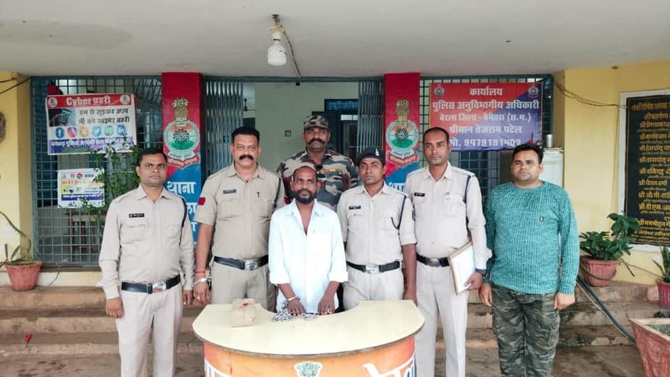पुलिस की गिरफ्त में आरोपी