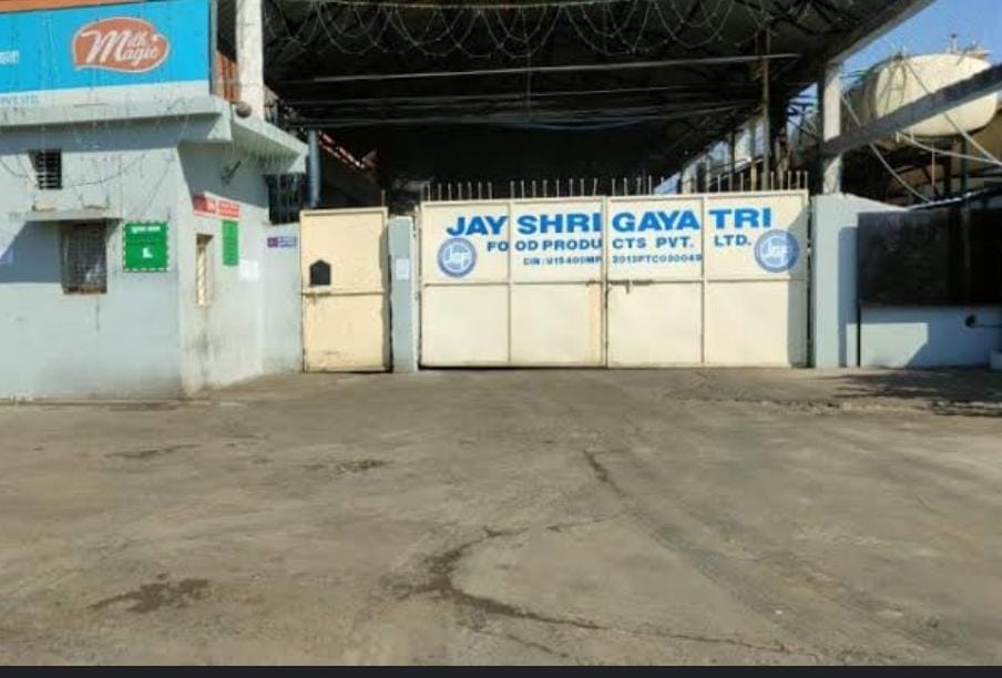 सीहोर में प्रदूषण फैलाने के मामले में एक पनीर फैक्ट्री पर कार्रवाई की गई है।