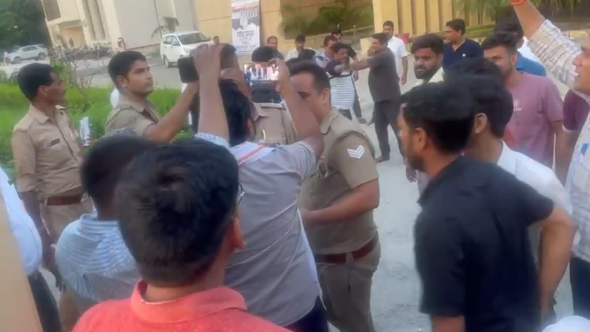 Sitapur: Paper leak allegation in pharmacy institute.