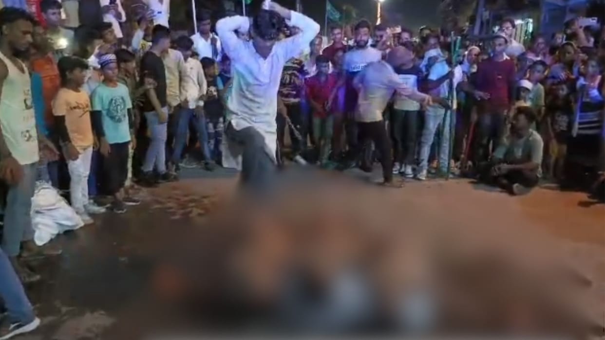 Accident happened during Muharram procession in Chandauli young man got cut by axe