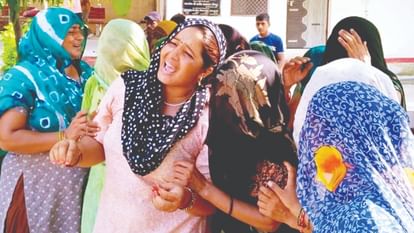 Woman burnt alive in police station aligarh Case filed against in-laws for woman death due to burning in Khair